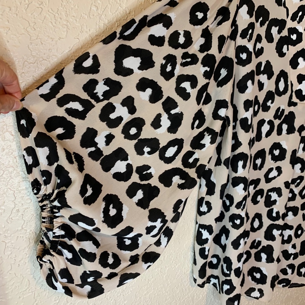 Adrienne Tan Black White Animal Print V-Neck Long Sleeve Career Top Blouse - Picture 7 of 10